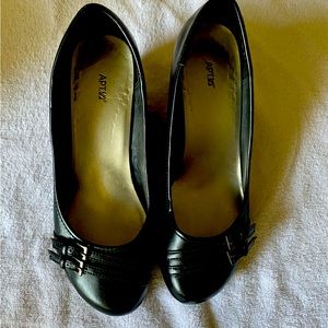 Wedge apt.9 professional work/dress shoes. Size 6.5
